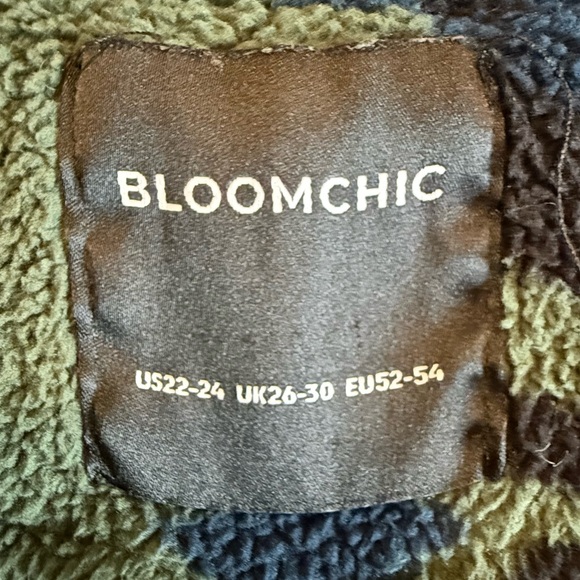 BloomChic Geometric Pocket Gathered Zipper Jacket Size 22-24 Womens - Picture 12 of 13